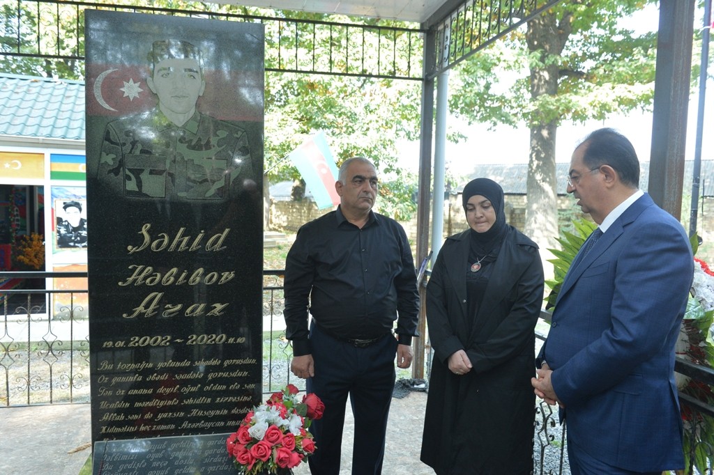 Taleh Qaraşov şəhidin məzarını ziyarət edib - FOTOLAR