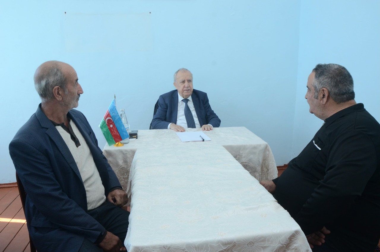 Malik İsaqov vətəndaşların müraciətlərini dinlədi - FOTOLAR