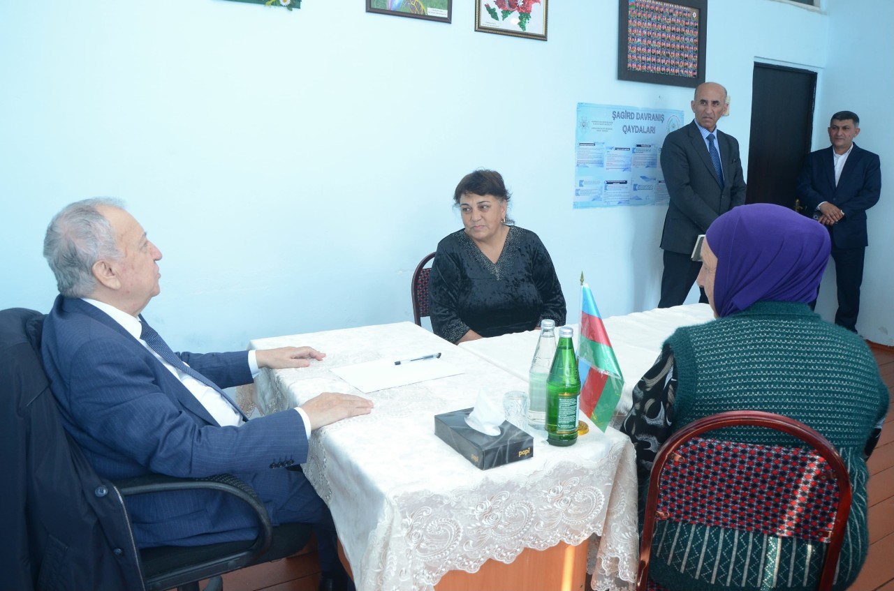 Malik İsaqov vətəndaşların müraciətlərini dinlədi - FOTOLAR