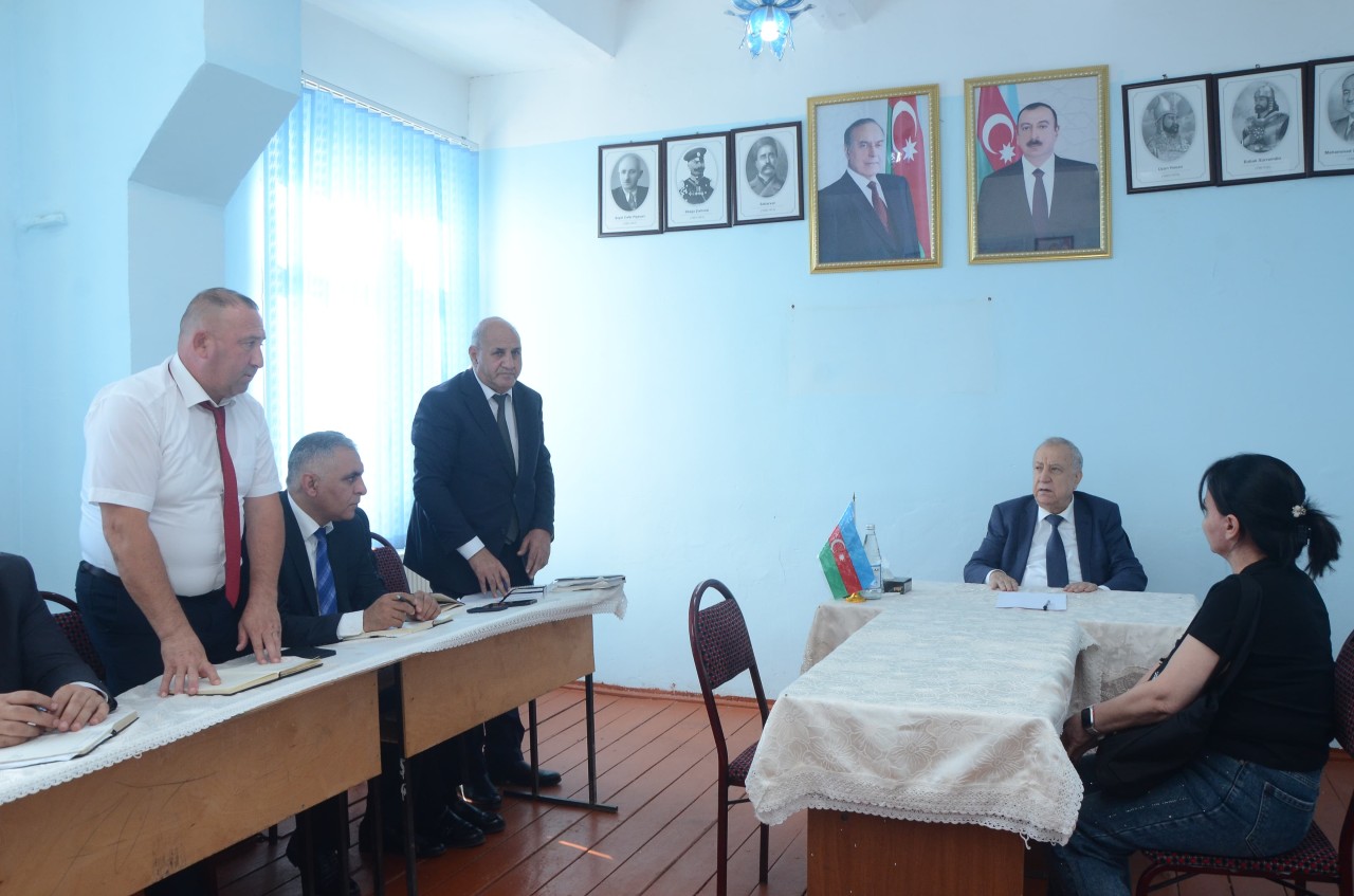 Malik İsaqov vətəndaşların müraciətlərini dinlədi - FOTOLAR