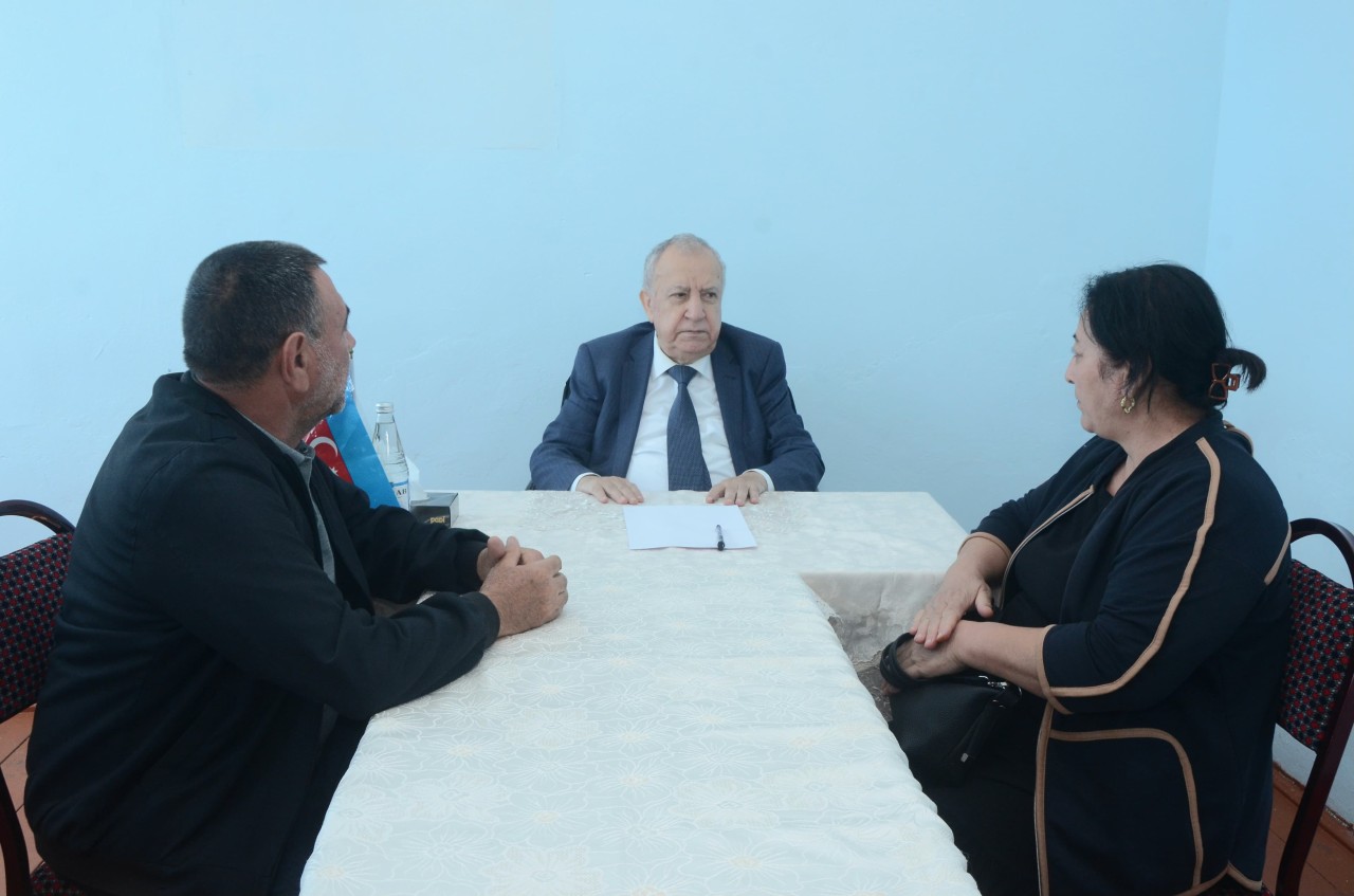 Malik İsaqov vətəndaşların müraciətlərini dinlədi - FOTOLAR