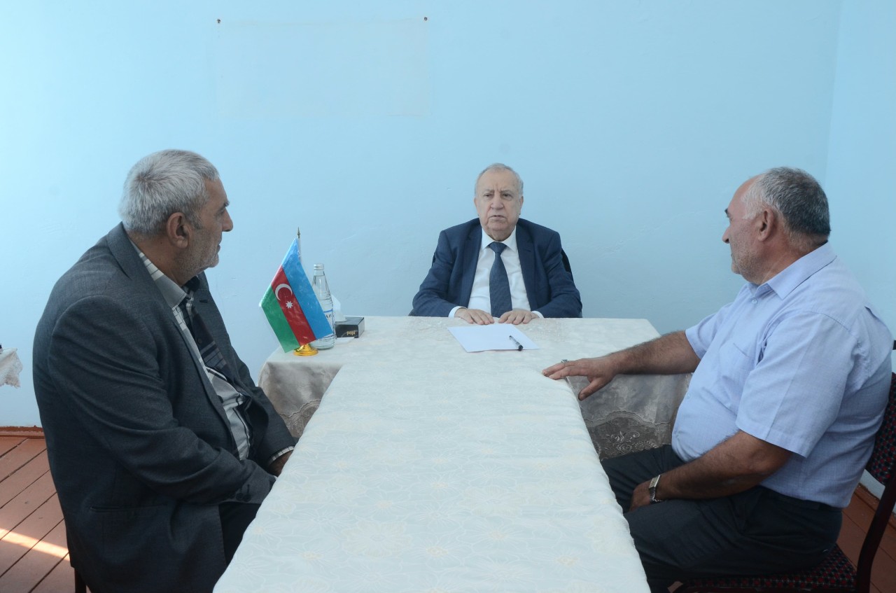 Malik İsaqov vətəndaşların müraciətlərini dinlədi - FOTOLAR