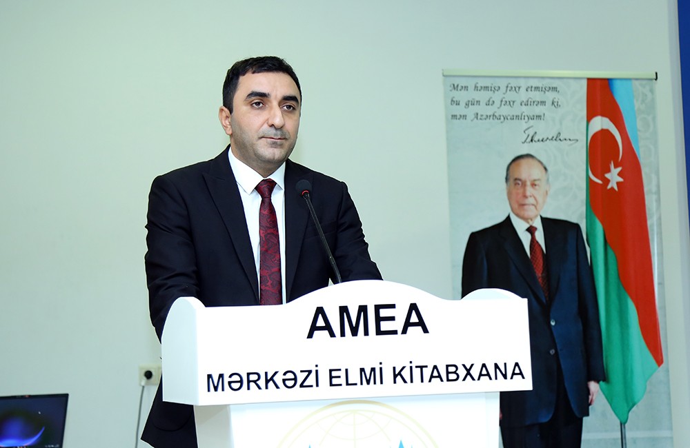 AMEA əməkdaşlarına YAP-ın üzvlük vəsiqələri verildi - FOTOLAR