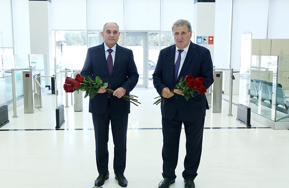 AMEA əməkdaşlarına YAP-ın üzvlük vəsiqələri verildi - FOTOLAR