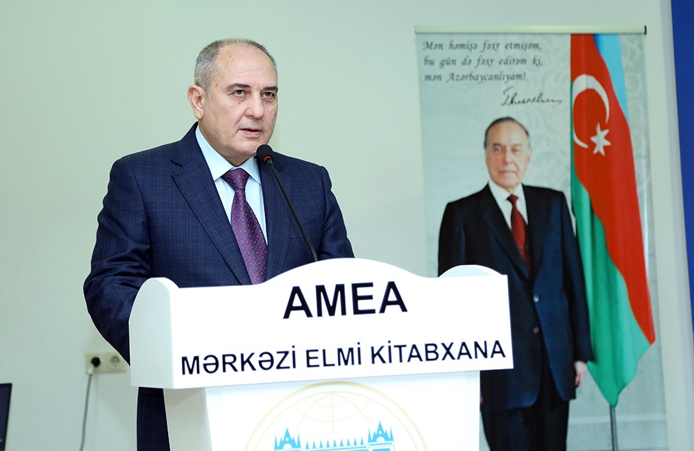 AMEA əməkdaşlarına YAP-ın üzvlük vəsiqələri verildi - FOTOLAR