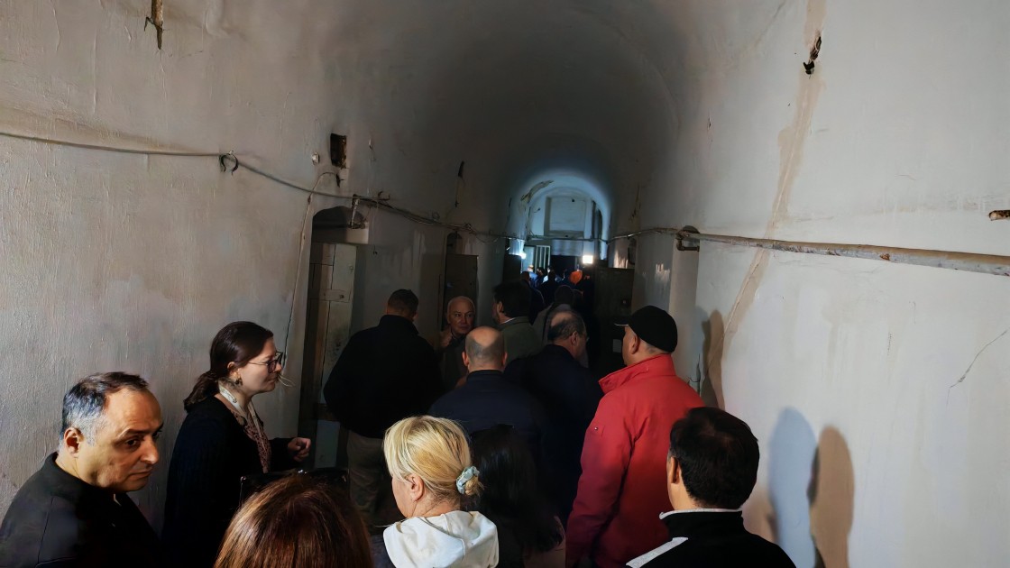 Beynəlxalq konfransın iştirakçıları Şuşa həbsxanasında - FOTOLAR