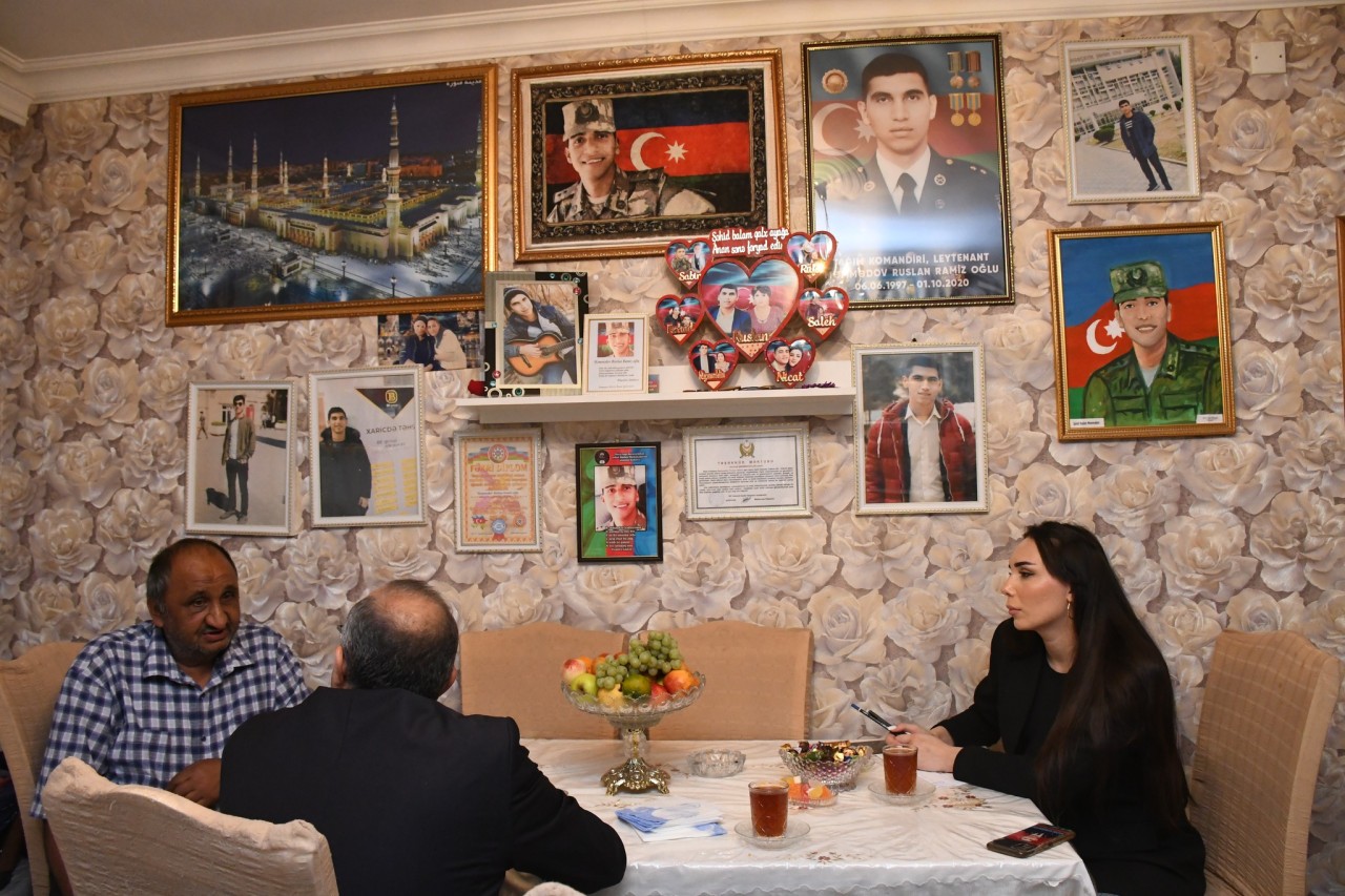 YAP-ın Sumqayıt təşkilatının sədri şəhid ailələrini ziyarət edib - FOTOLAR