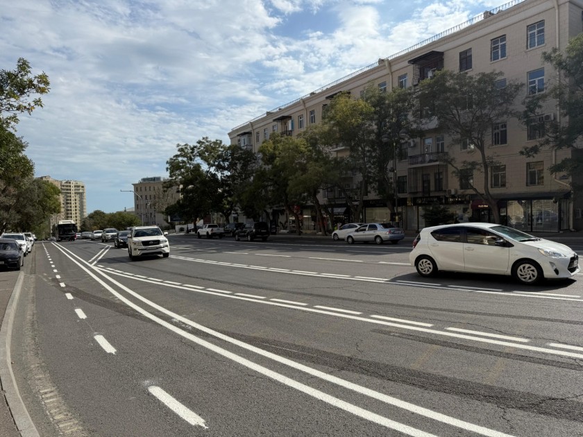 Bu küçədə mikromobillik zolağı təşkil edilir - FOTOLAR