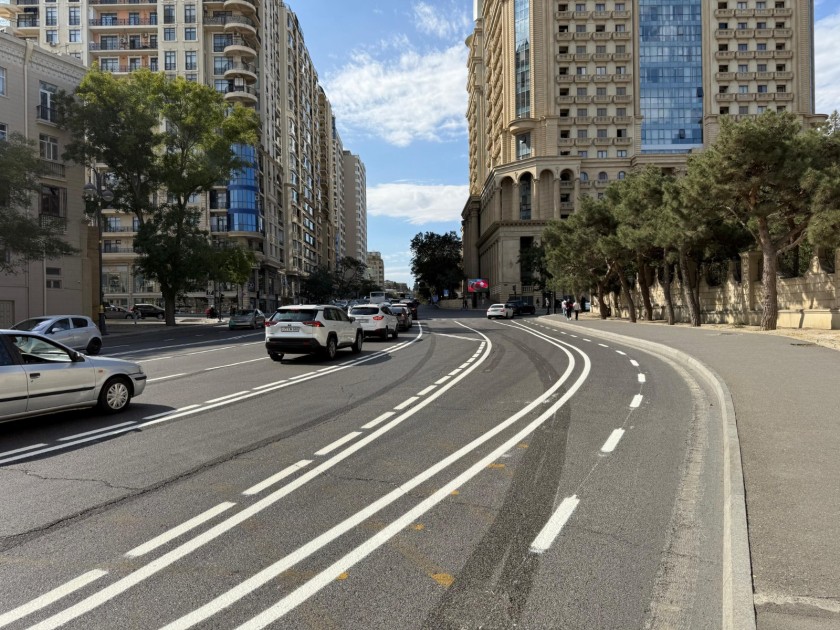 Bu küçədə mikromobillik zolağı təşkil edilir - FOTOLAR