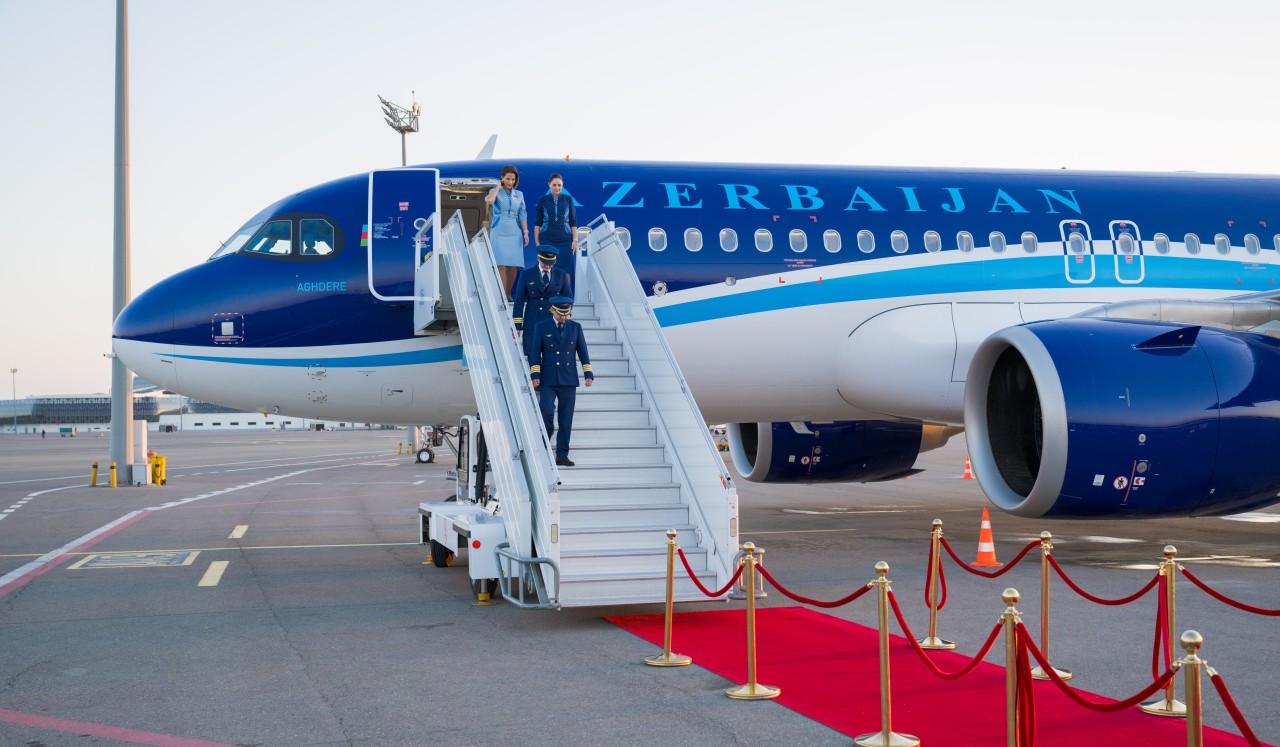 AZAL-ın ikinci yeni "Airbus A320neo" təyyarəsi Bakıya gətirildi - FOTOLAR