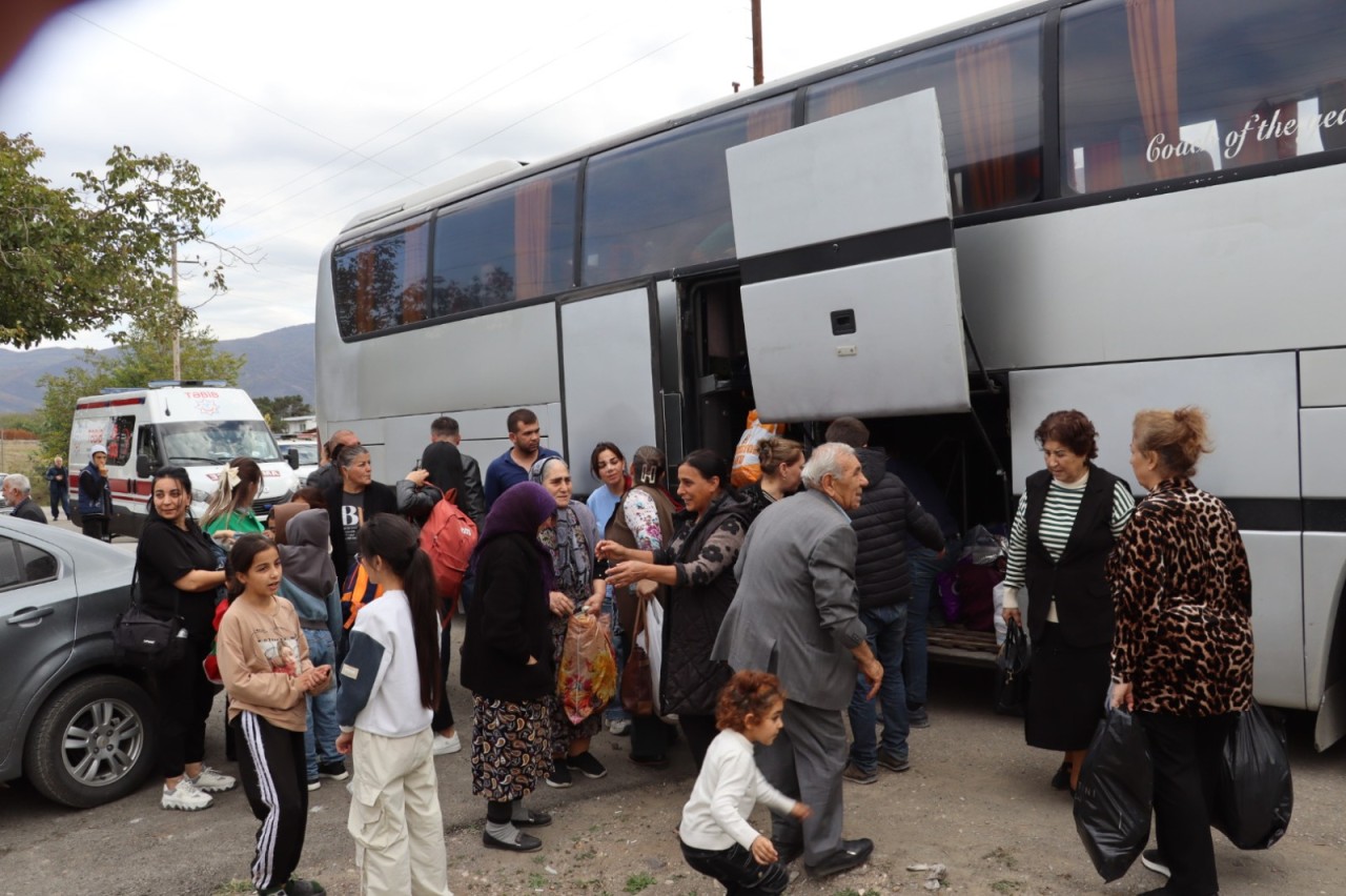 Növbəti köç karvanı Təzəbinə kəndinə çatdı - FOTOLAR (YENİLƏNİB)