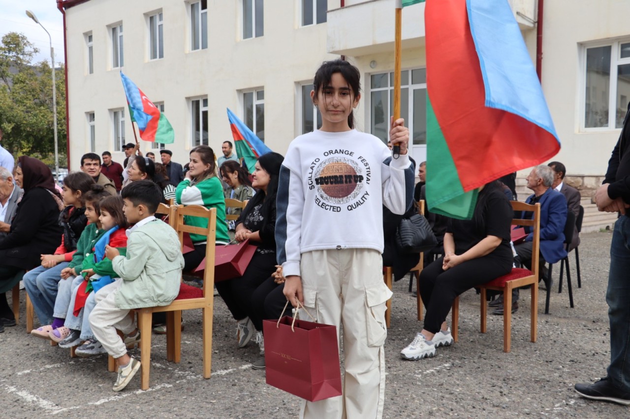 Növbəti köç karvanı Təzəbinə kəndinə çatdı - FOTOLAR (YENİLƏNİB)