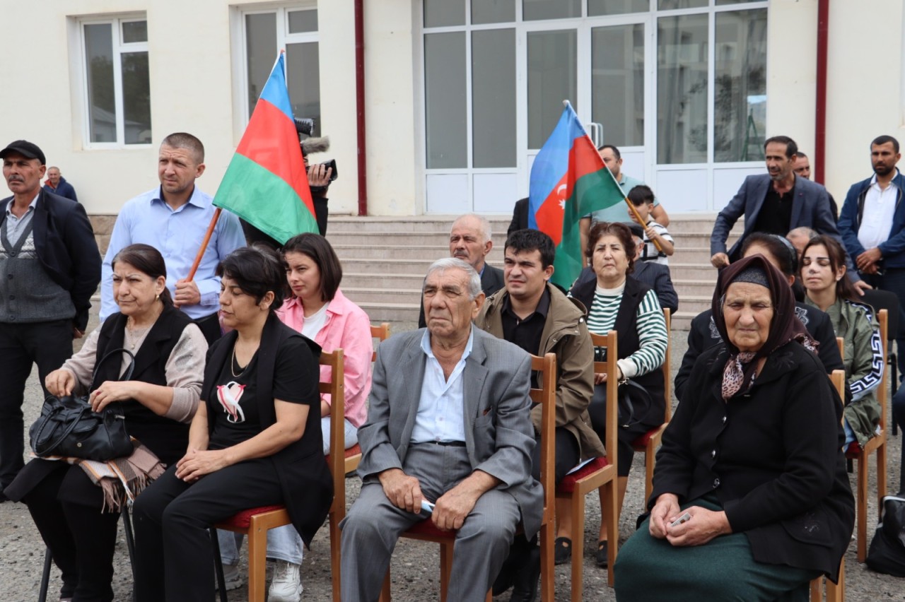 Növbəti köç karvanı Təzəbinə kəndinə çatdı - FOTOLAR (YENİLƏNİB)