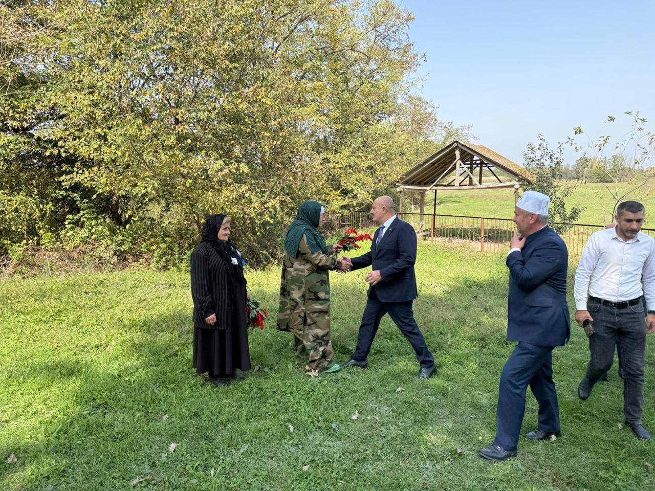 Deputat Asif Əsgərov şəhidlərin məzarını ziyarət etdi  - FOTOLAR