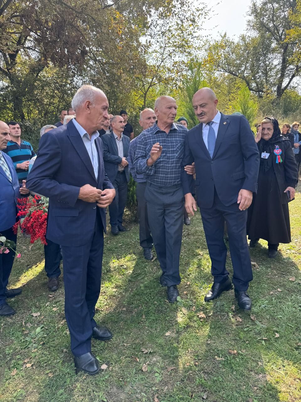 Deputat Asif Əsgərov şəhidlərin məzarını ziyarət etdi  - FOTOLAR