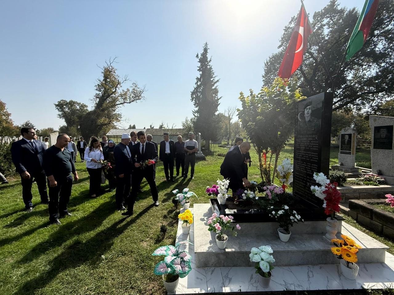 Deputat Asif Əsgərov şəhidlərin məzarını ziyarət etdi  - FOTOLAR