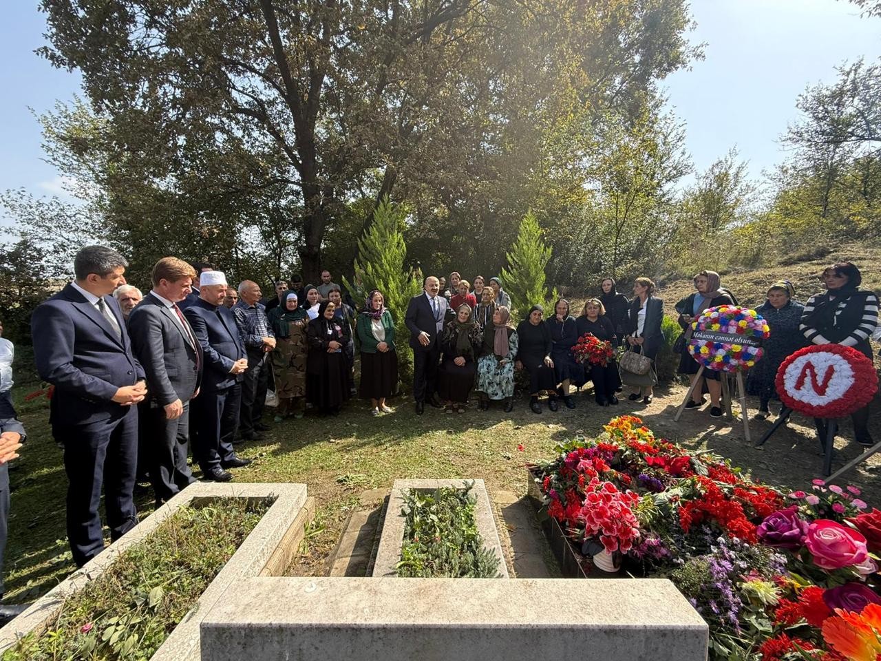 Deputat Asif Əsgərov şəhidlərin məzarını ziyarət etdi  - FOTOLAR