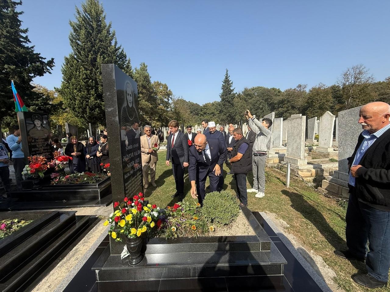 Deputat Asif Əsgərov şəhidlərin məzarını ziyarət etdi  - FOTOLAR