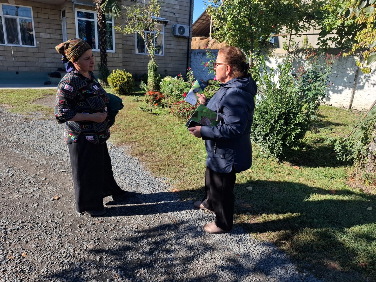 Balakəndə zərərvericiyə qarşı maarifləndirmə davam edir - FOTOLAR