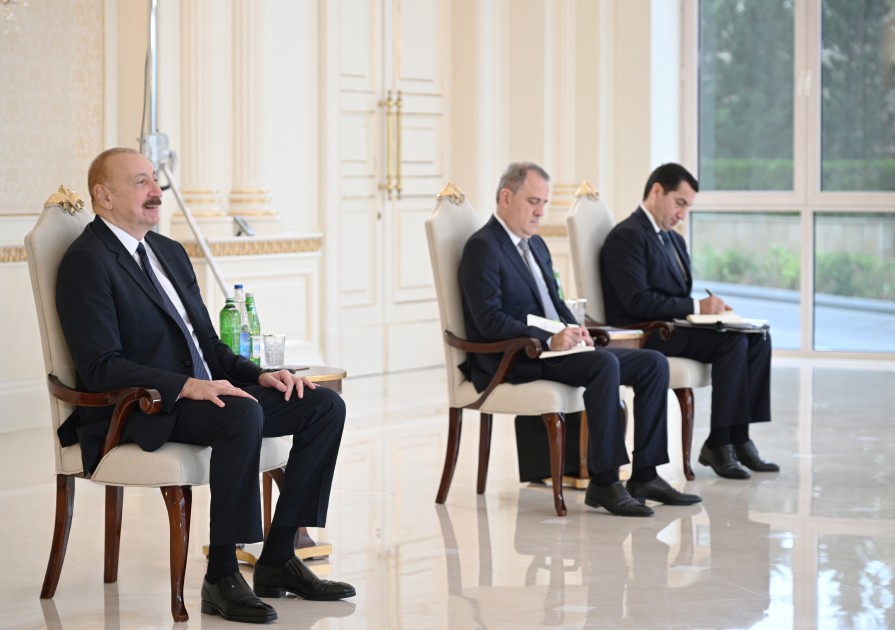 İlham Əliyev yeni səfirlərin etimadnamələrini qəbul etdi - FOTOLAR (YENİLƏNİB)