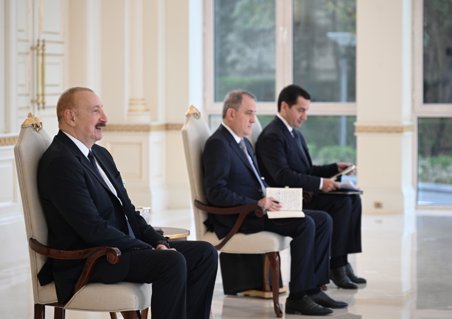 İlham Əliyev yeni səfirlərin etimadnamələrini qəbul etdi - FOTOLAR (YENİLƏNİB)