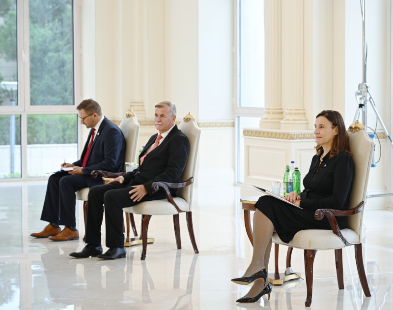 İlham Əliyev yeni səfirlərin etimadnamələrini qəbul etdi - FOTOLAR (YENİLƏNİB)