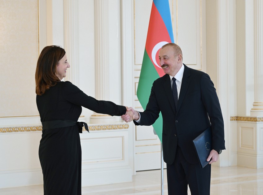 İlham Əliyev yeni səfirlərin etimadnamələrini qəbul etdi - FOTOLAR (YENİLƏNİB)