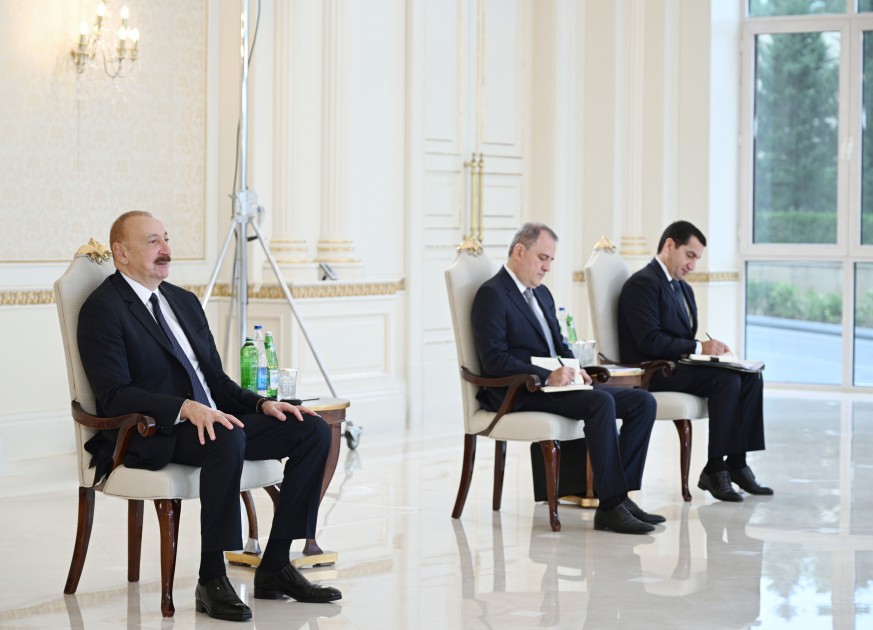 İlham Əliyev yeni səfirlərin etimadnamələrini qəbul etdi - FOTOLAR (YENİLƏNİB)