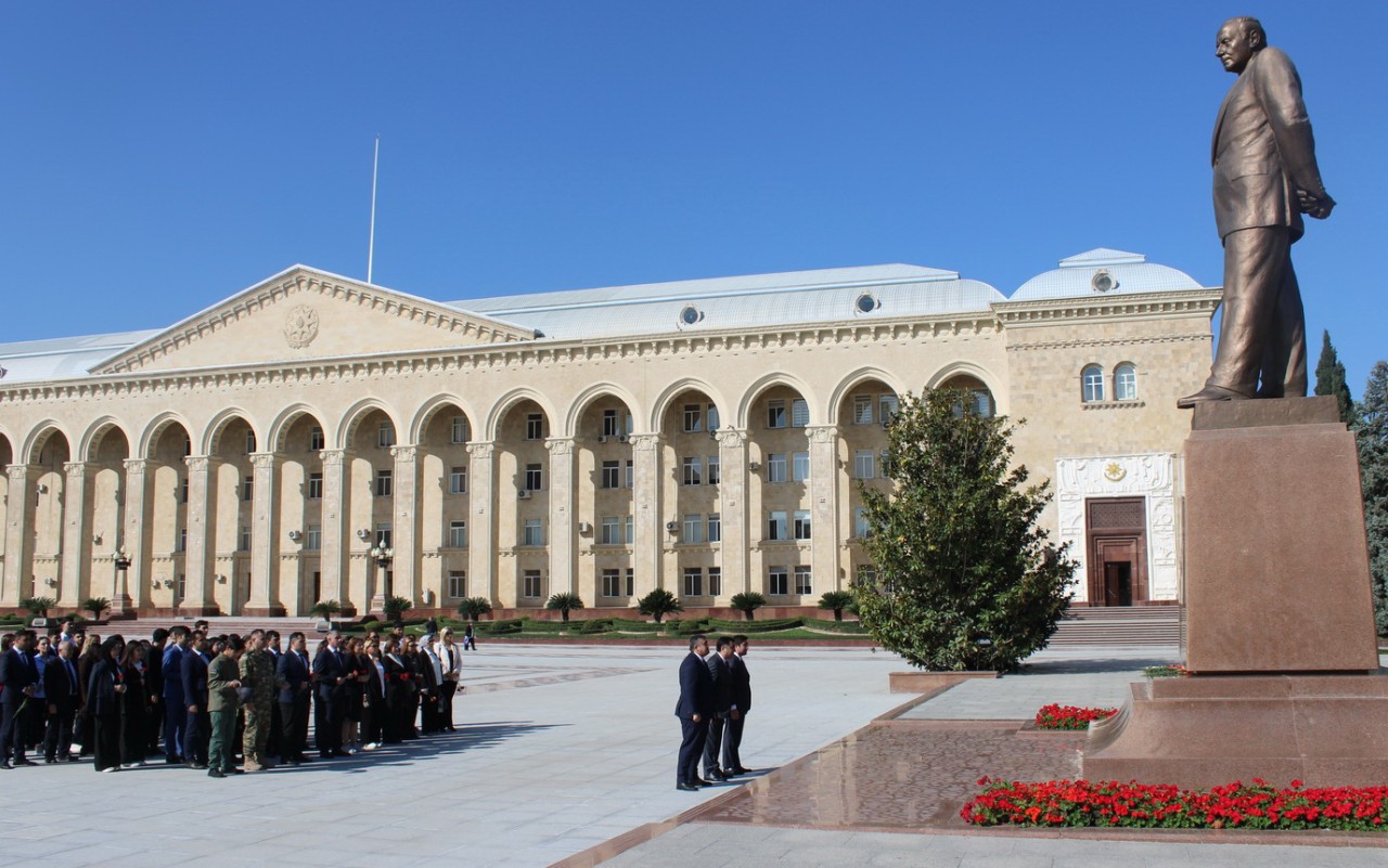 YAP Nizami rayon təşkilatının könüllüləri Gəncədə olublar - FOTOLAR