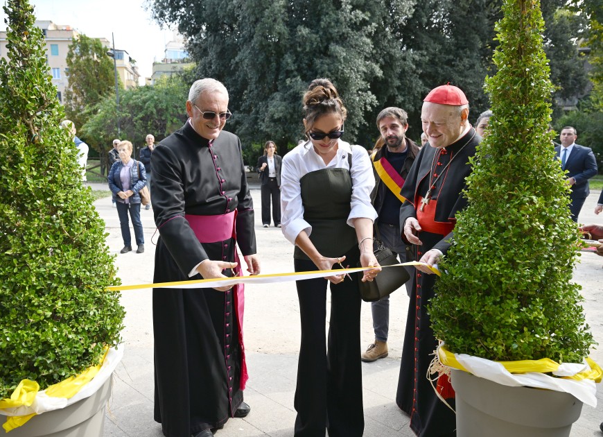 Mehriban Əliyeva, qızları və gəlini Vatikanda açılışa qatıldı - FOTOLAR