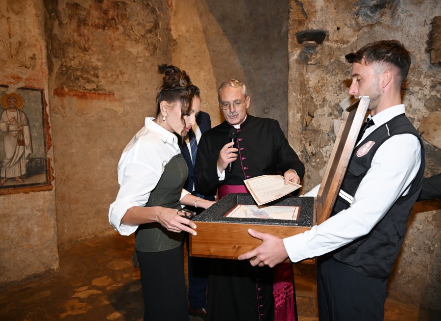 Mehriban Əliyeva, qızları və gəlini Vatikanda açılışa qatıldı - FOTOLAR