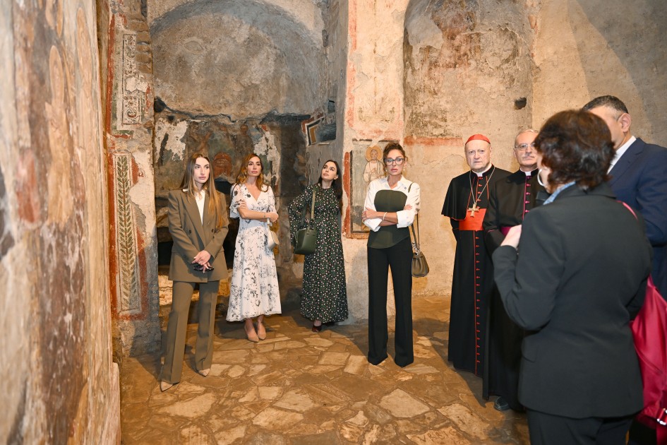 Mehriban Əliyeva, qızları və gəlini Vatikanda açılışa qatıldı - FOTOLAR