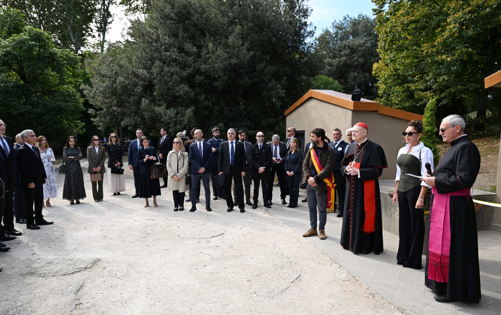 Mehriban Əliyeva, qızları və gəlini Vatikanda açılışa qatıldı - FOTOLAR