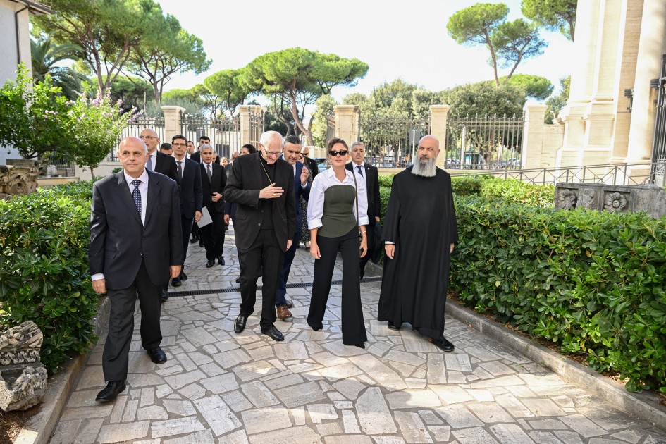 Mehriban Əliyeva kardinalla görüşdü - FOTOLAR