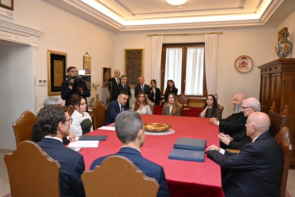 Mehriban Əliyeva kardinalla görüşdü - FOTOLAR