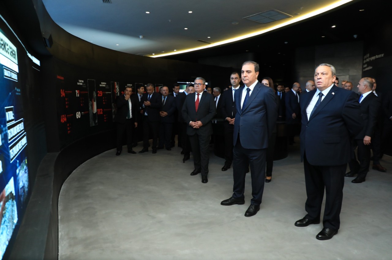 Niyazi Bayramov Gəncə Memorial Kompleksində olub - FOTOLAR