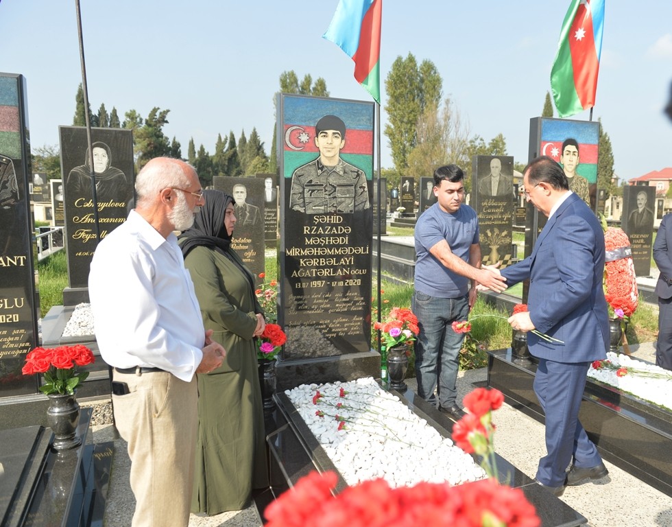 Taleh Qaraşov şəhidlərin anım günündə iştirak edib - FOTOLAR