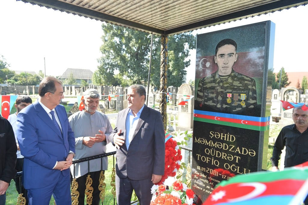 Taleh Qaraşov şəhidlərin anım günündə iştirak edib - FOTOLAR