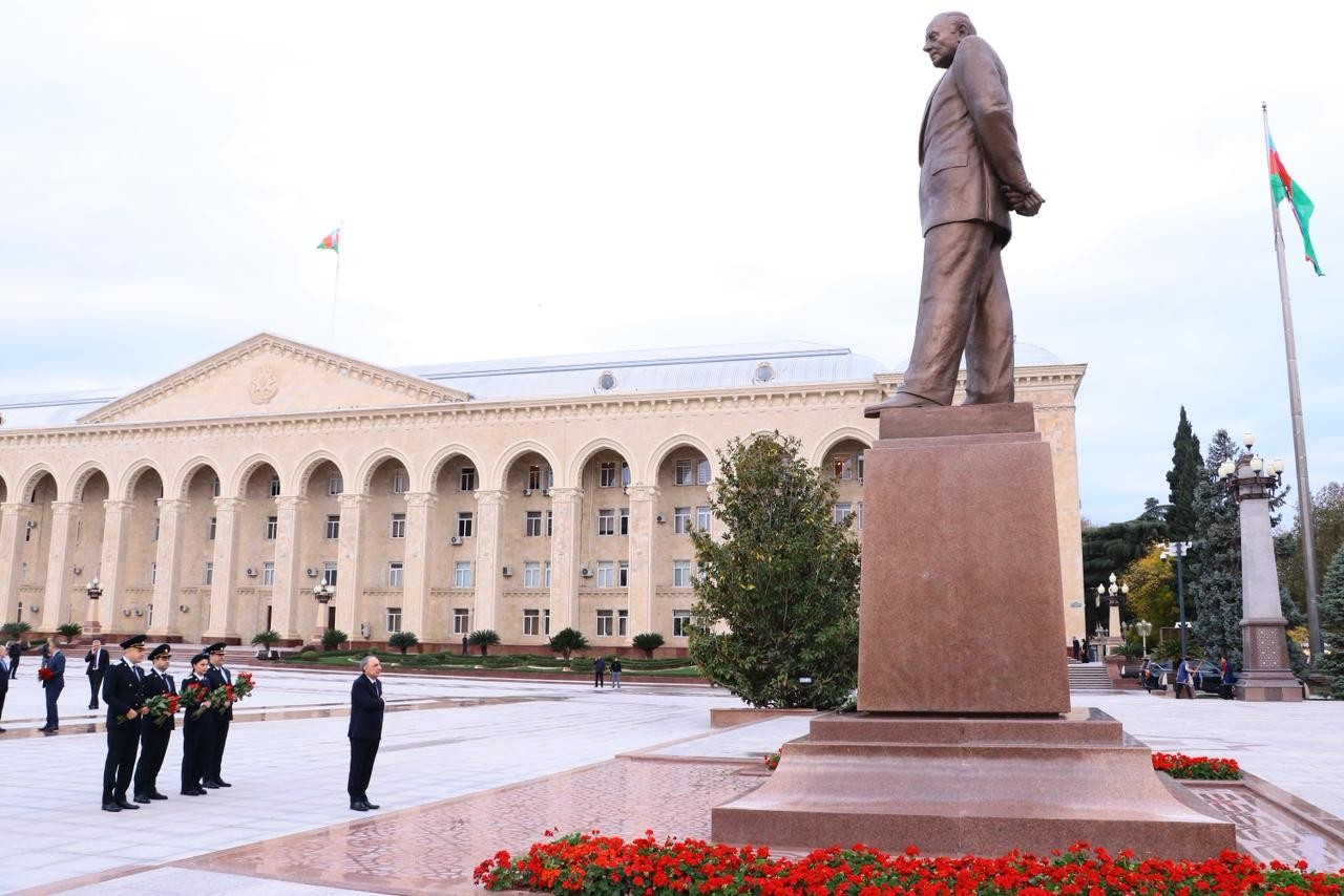Baş prokuror Gəncədə vətəndaşları qəbul etdi - FOTOLAR