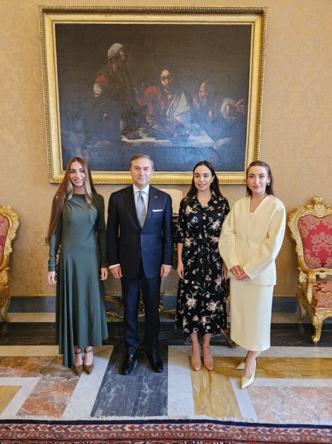 Mehriban Əliyeva Roma Papası ilə görüşdü - FOTOLAR