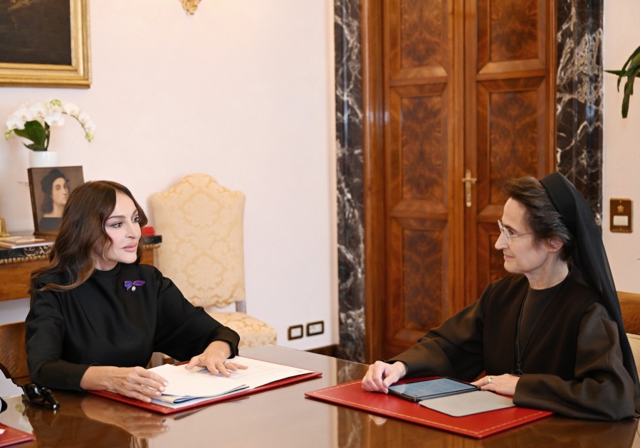 Mehriban Əliyeva rahibə Petrini ilə görüşdü - FOTOLAR