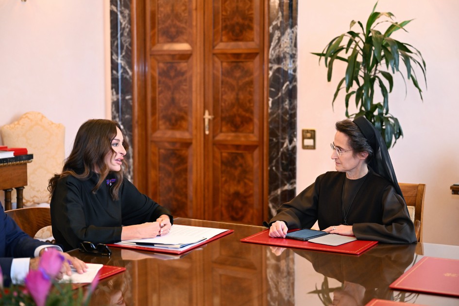 Mehriban Əliyeva rahibə Petrini ilə görüşdü - FOTOLAR