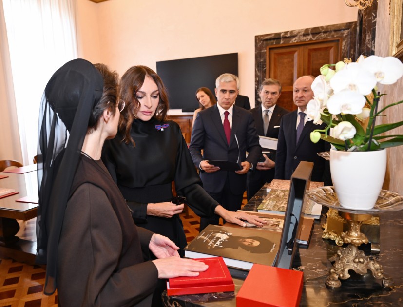 Mehriban Əliyeva rahibə Petrini ilə görüşdü - FOTOLAR