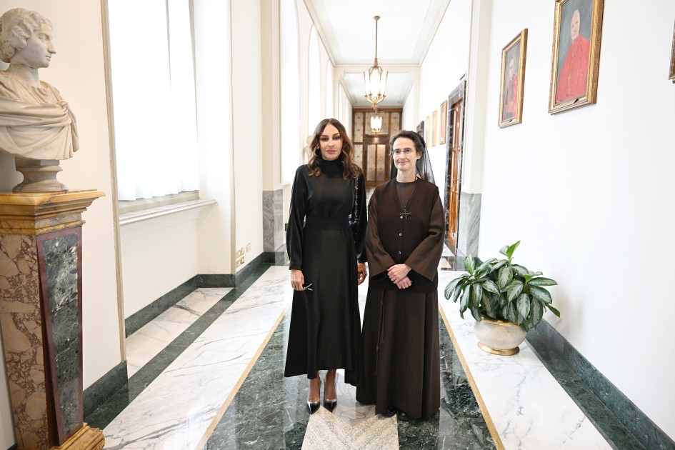Mehriban Əliyeva rahibə Petrini ilə görüşdü - FOTOLAR