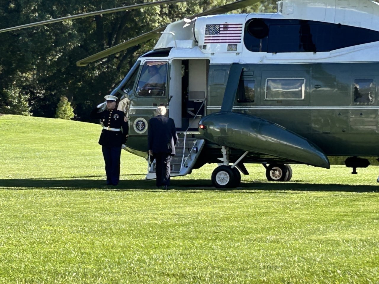 Tramp istirahətə yollandı - FOTOLAR