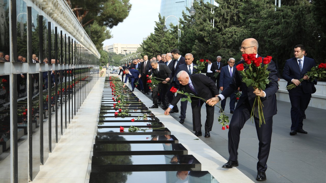 Energetiklər Günü ilə bağlı AzərEnerji silsilə tədbirlər keçirib - FOTO/VİDEO