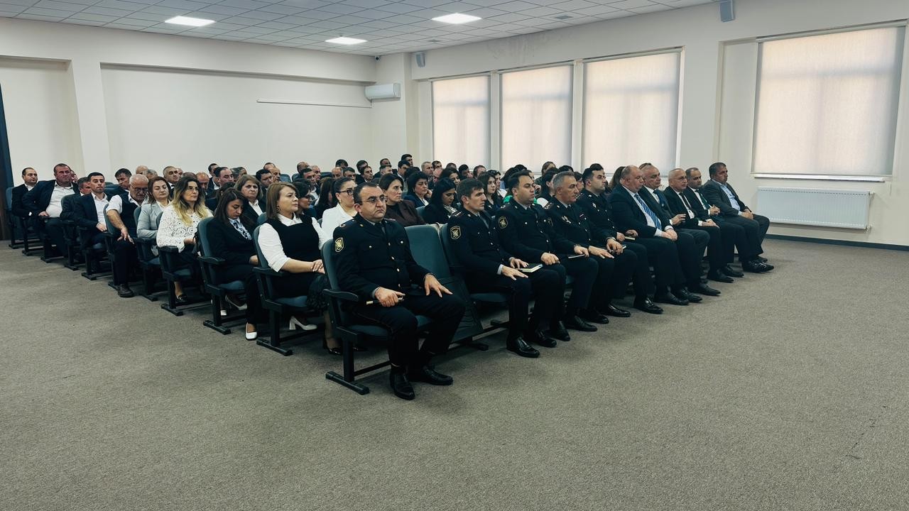 Polis məktəb direktorları ilə görüş keçirdi - FOTOLAR