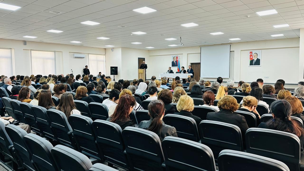 Polis məktəb direktorları ilə görüş keçirdi - FOTOLAR