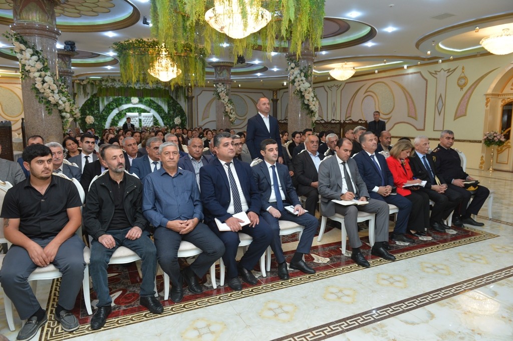 Taleh Qaraşov kənd sakinlərinin problemlərini dinlədi - FOTOLAR