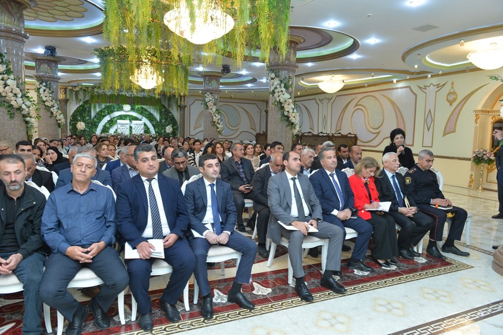 Taleh Qaraşov kənd sakinlərinin problemlərini dinlədi - FOTOLAR